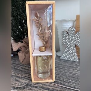 Sand + Fog Coconut Scented Diffuser with Dried Flowers